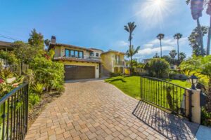 Luxury homes in El Segundo